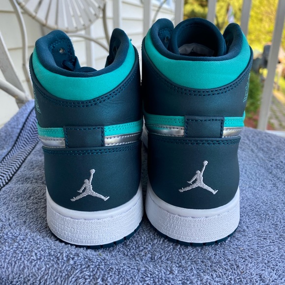 Nike Air Jordan 1 Mid Gs Hyper Jade 7Y 8.5W - Picture 6 of 8